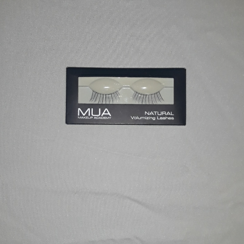 MUA Makeup Academy Natural Volumizing Lashes